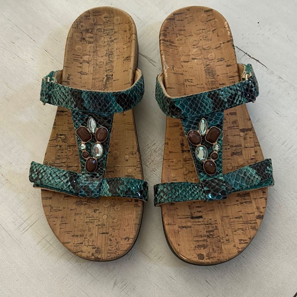 VIONIC Green Embellished Sandals